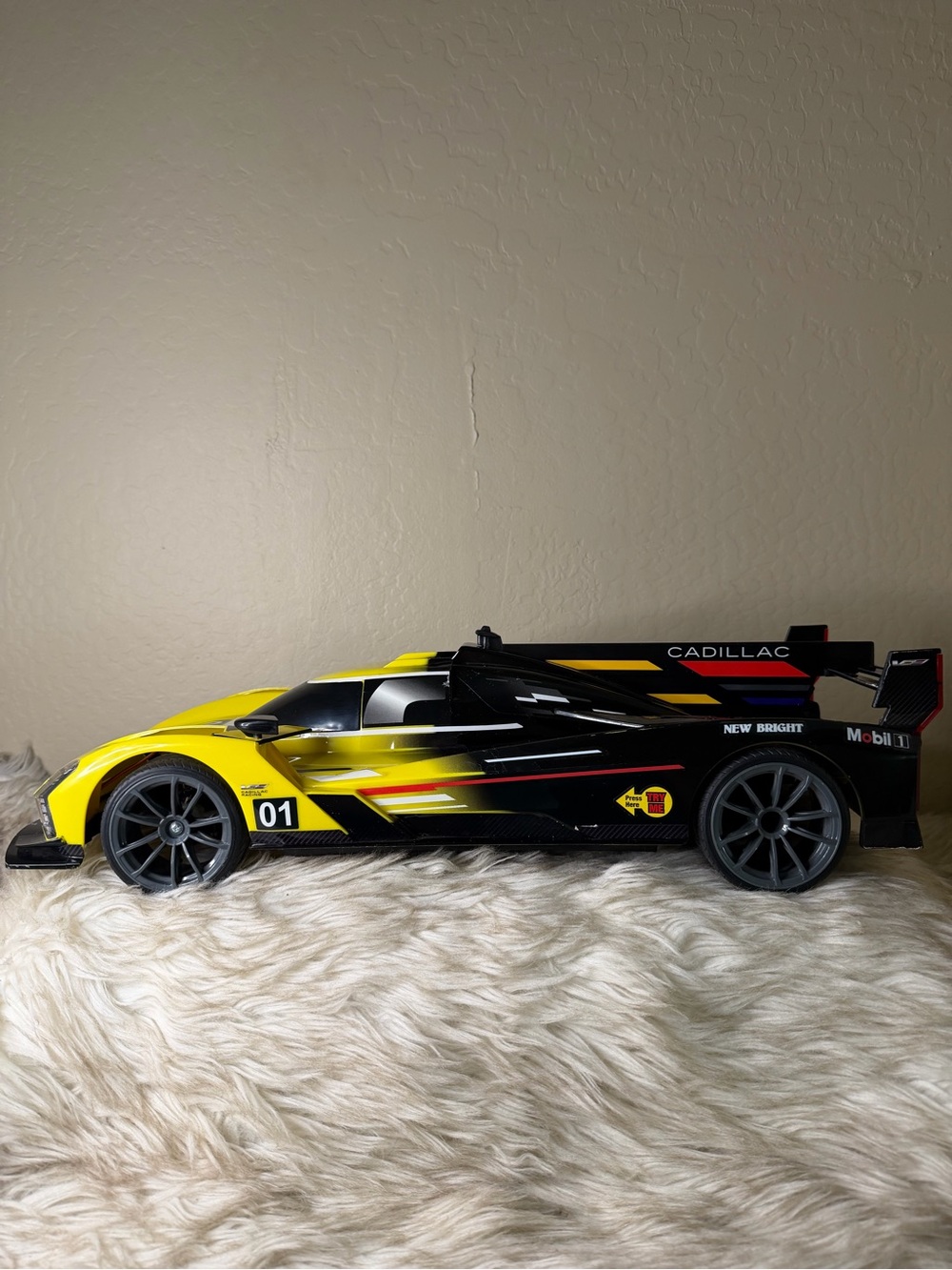 New Bright Cadillac V-Series.R RC Race Car Black Yellow 01 No Remote